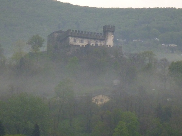 Sasso Corbaro con nubes3